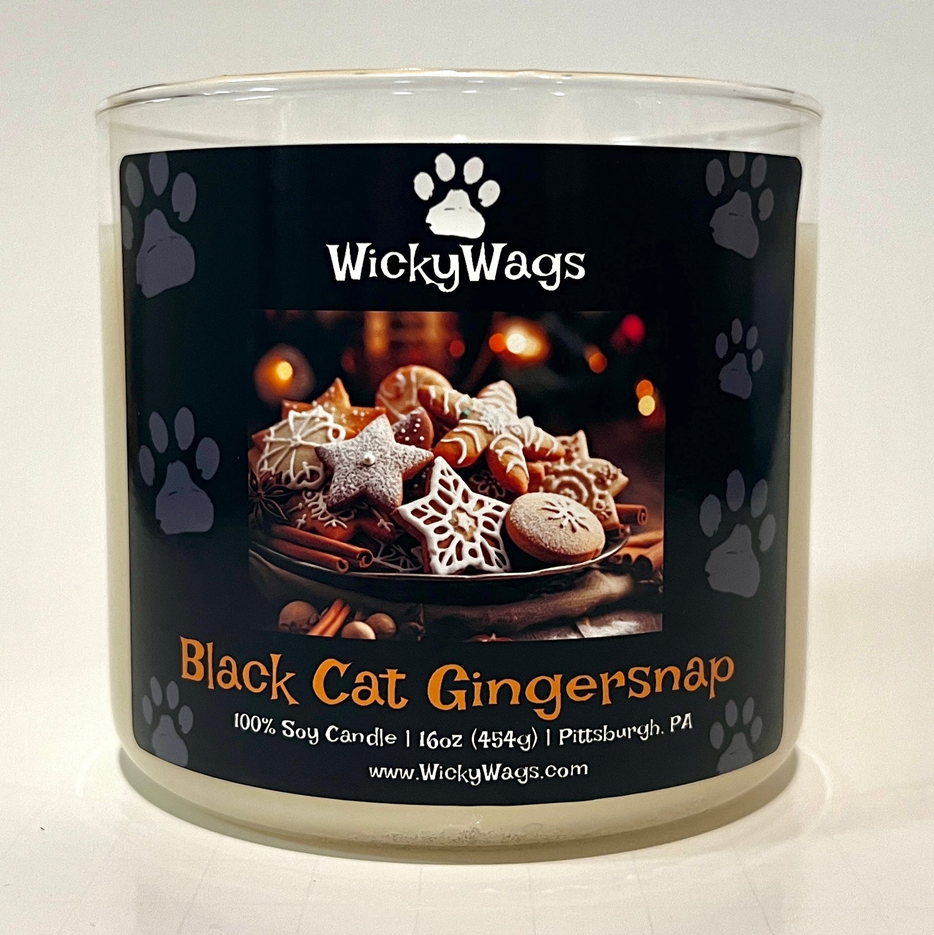 Gingersnap scented holiday candle