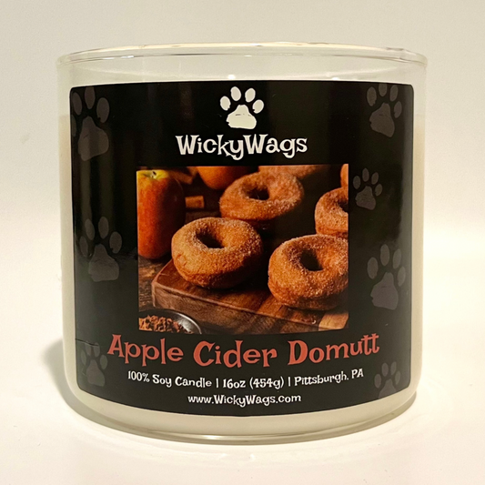 Apple cider donut scented 3-wick candle that is pet-friendly and eco-friendly.